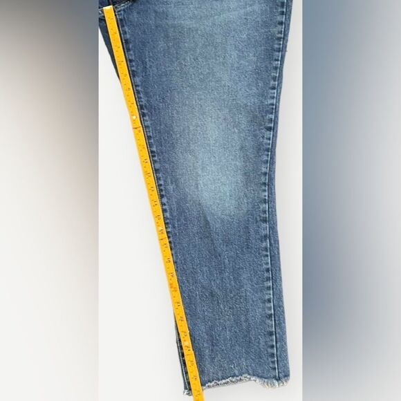 Universal Thread High Rise Straight 100% Cotton Blue Raw Hem Denim Jeans. 12. 31 - Picture 4 of 8